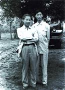 1957年7月与马克西莫夫老师合影于西安机场
