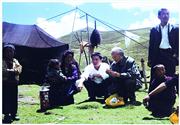 2002年8月到西藏米拉山与牧民交流