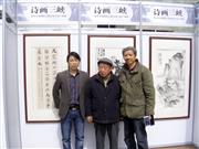 在诗画三峡政协书画院赴上海展上与陶梅岑（中)老师合影