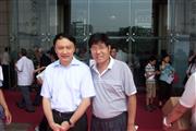 2012年7月参加李小可中国美术馆个展与王明明合影