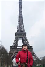 2007年在法国巴黎学习时留影于埃菲尔铁塔2