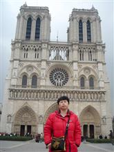 2007年在法国巴黎学习时留影于巴黎圣母院