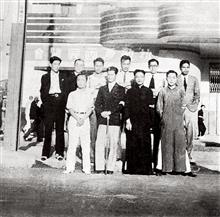 1937年在南京举办“抗敌爱国展览会”（前排左一为张仃）