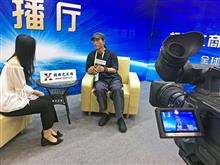 37 艺术家吴少清在接受记者采访
