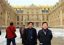 20与西藏美术家协会副主席阿布先生在法国卢浮宫