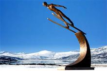 《高台滑雪——翱翔》青铜铸造 2016年 侧面