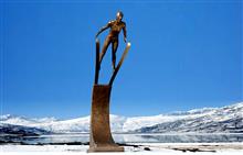 《高台滑雪——翱翔》青铜铸造 2016年 外景