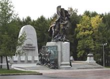 13.军人光荣纪念碑“在抗击法西斯的战斗中我们曾在一起”,2011，莫斯科，胜利广场-13