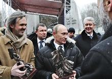 俄罗斯总统V·普京在莫斯科为“我们并肩抗击法西斯”纪念碑揭幕。