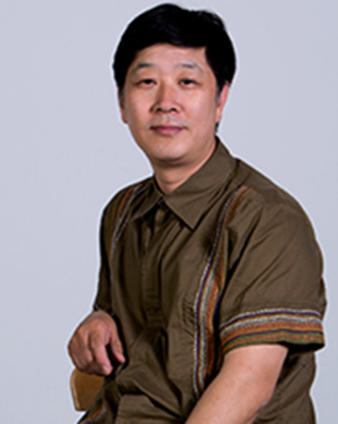 王群山,副教授,1991年毕业于中国纺织大学(现东华大学,服装